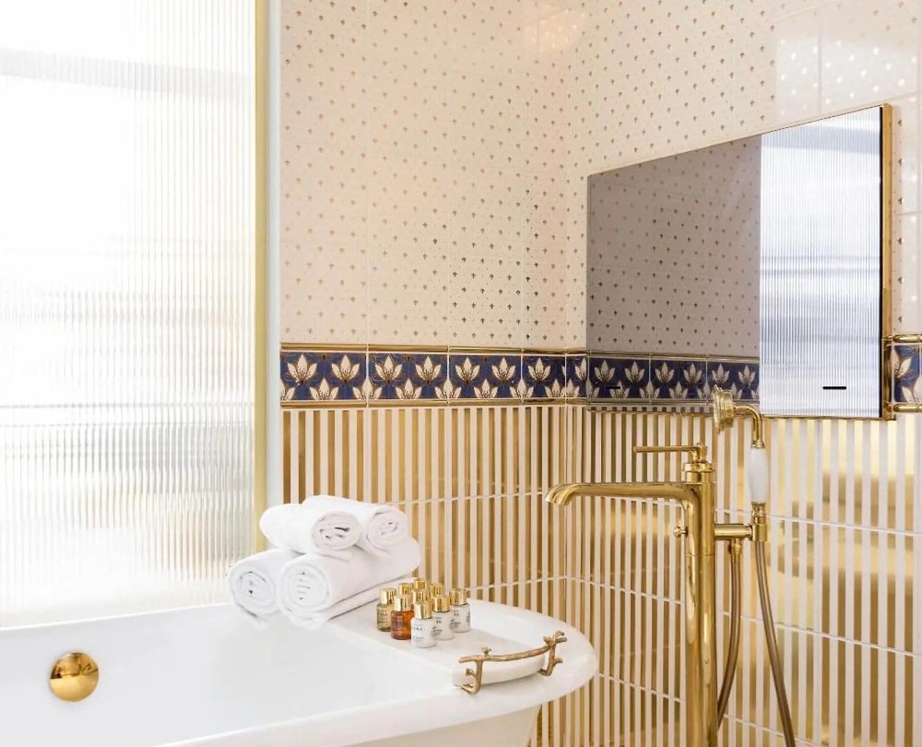 The Angelina Suite - Champs Elysees Paris Apartment